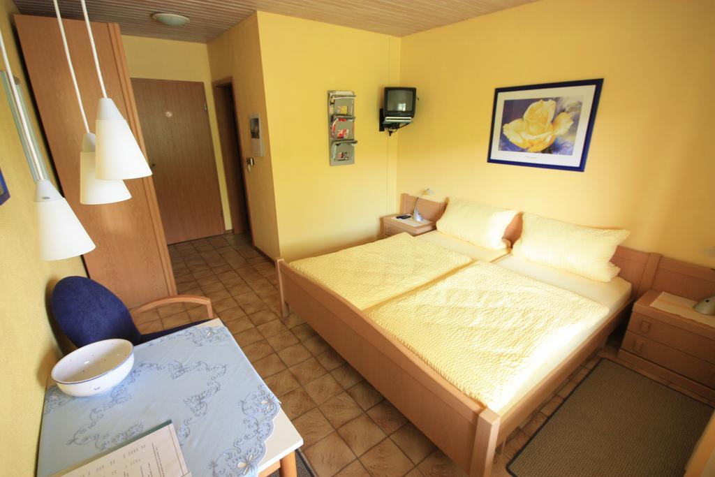 Pension-Ferienwohnung Liesbachtal Direkt Am Waldrand Bayerische Rhoen Schönau an der Brend Camera foto